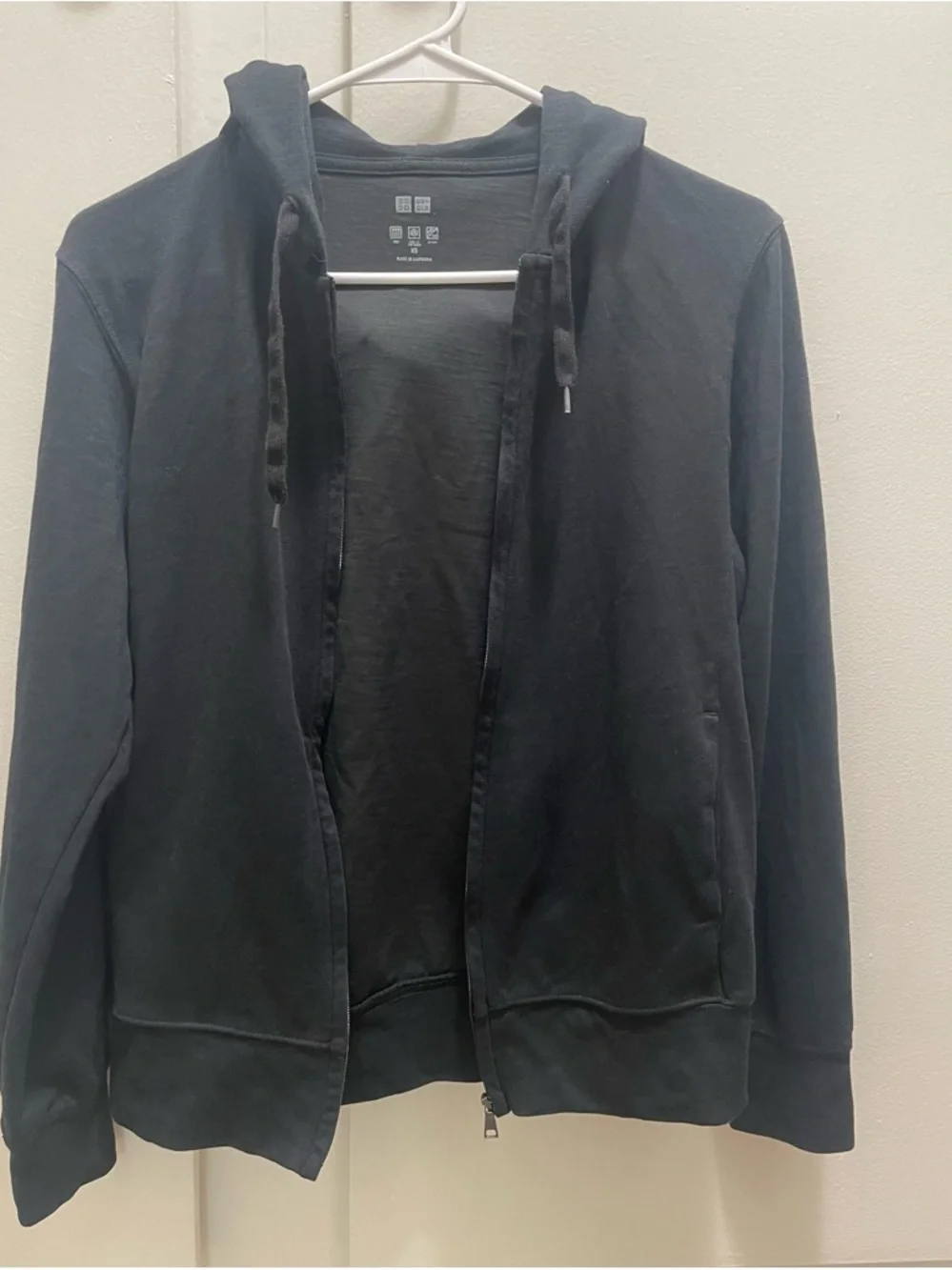 Uniqlo Black Zip Hoodie with Drawstring Hood - Picture 2 of 4